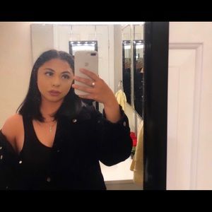 Meet your Posher, Yaira